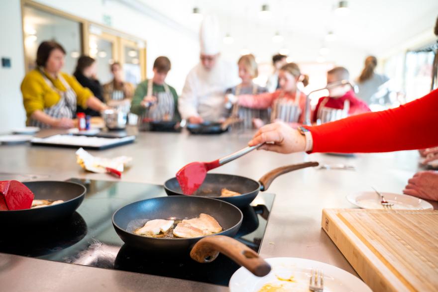 aan de slag in het kookatelier